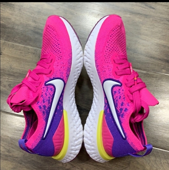 Nike's Womens Epic React Flyknit 2 Running… - Picture 11 of 12